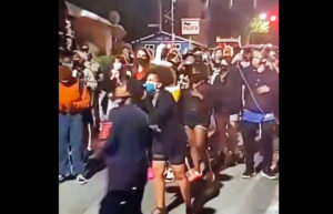 시애틀 Black Lives Matter 시위대, 백인들에게 집을 포기 하라고 요구