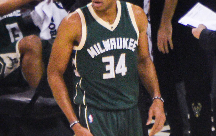 밀워키 벅스 NBA 플레이오프 보이콧, 리그에 남은 2경기 연기