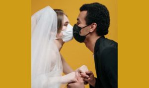 연구결과: 부부간의 COVID-19 감염확률 타인보다 더 높아