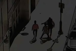 필라델피아 한 남성 걷고 있는 아시아 여성 공격