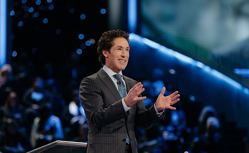 조엘 오스틴(Joel Osteen) 목사의 교회 화장실 벽에서 돈다발과 수표 발견돼