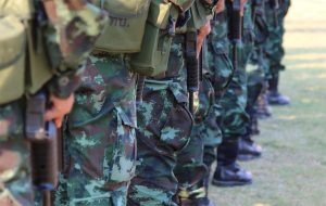 러시아와 싸우기 위해 고국 돌아온 140,000명 우크라 사람들, 우크라 군이 돌려보내