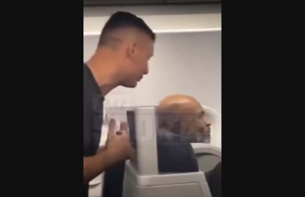 mike_tyson_in_air_plane