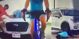 자전거 타던 남성들 뺑소니 차량에 치여
